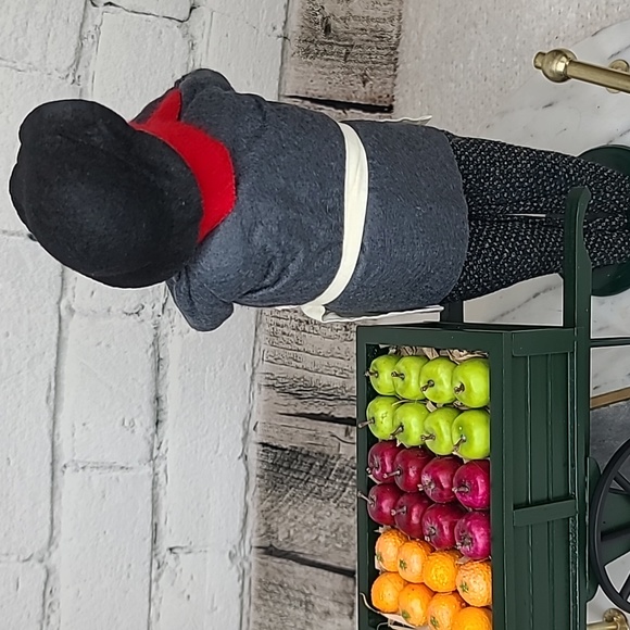 Byers' Choice Carolers 1999 Fruit Vendor with Fruit Cart Vintage - Picture 13 of 17